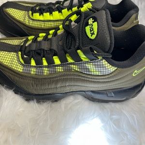 7/M airmax 95s multicolor